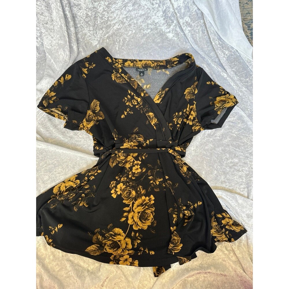 Torrid black and gold floral shirt in size 0